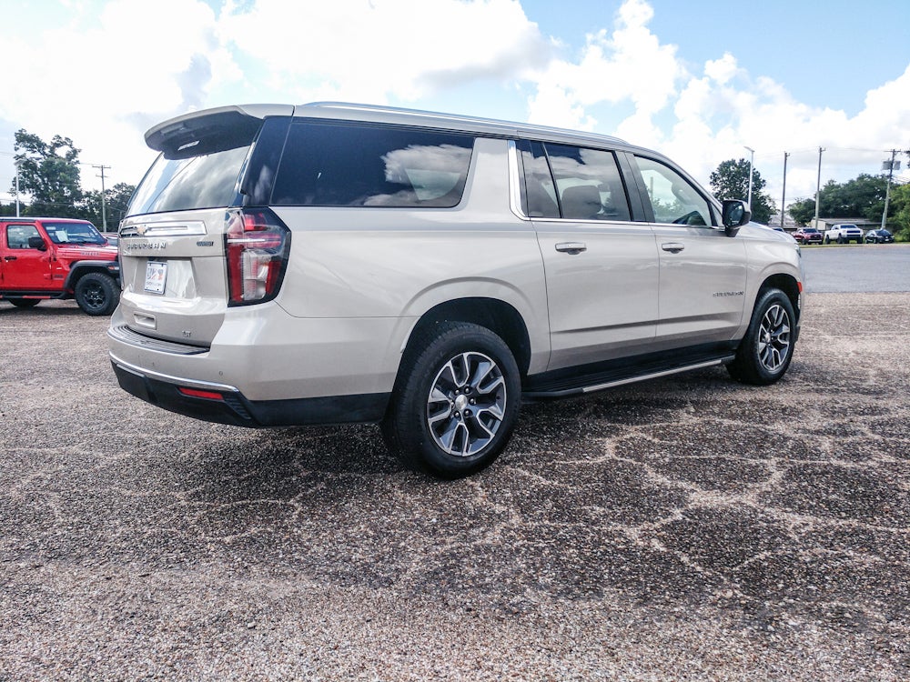 2023 Chevrolet Suburban LT