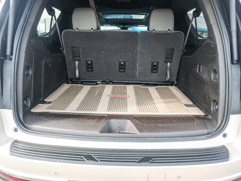 2023 Chevrolet Suburban LT