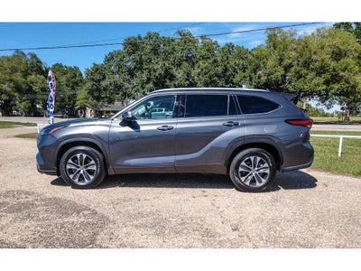 2022 Toyota Highlander Hybrid XLE