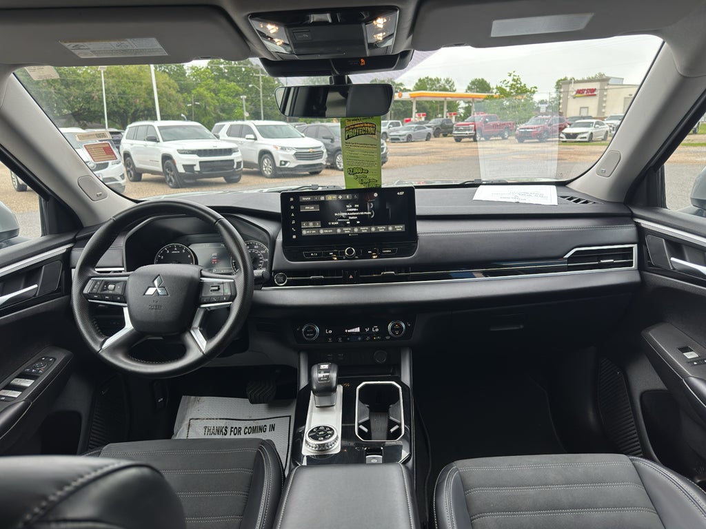 2025 Mitsubishi Outlander SE
