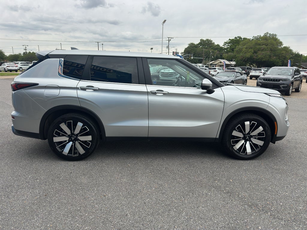 2025 Mitsubishi Outlander SE