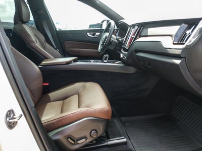 2023 Volvo XC60 Plus Dark Theme