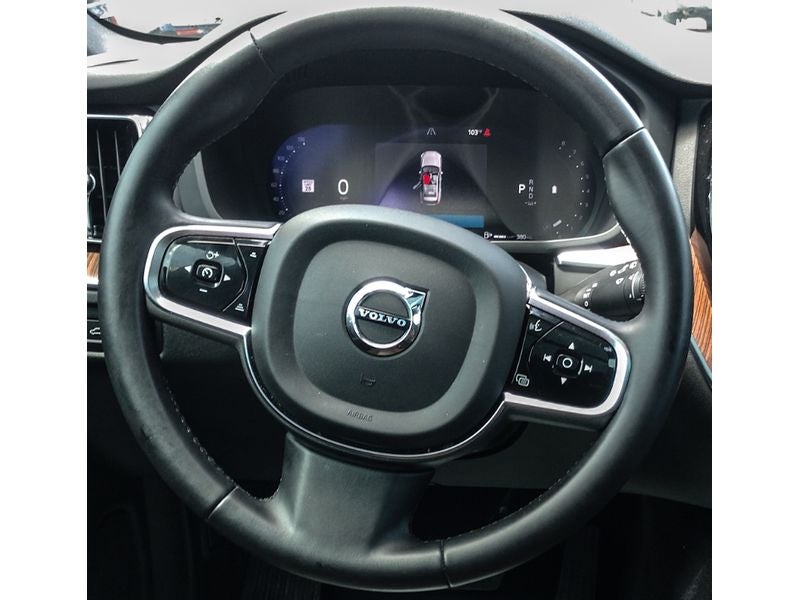 2023 Volvo XC60 Plus Dark Theme