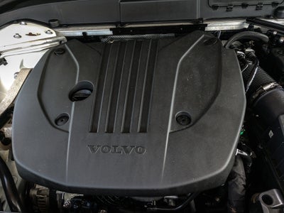 2023 Volvo XC60 Plus Dark Theme