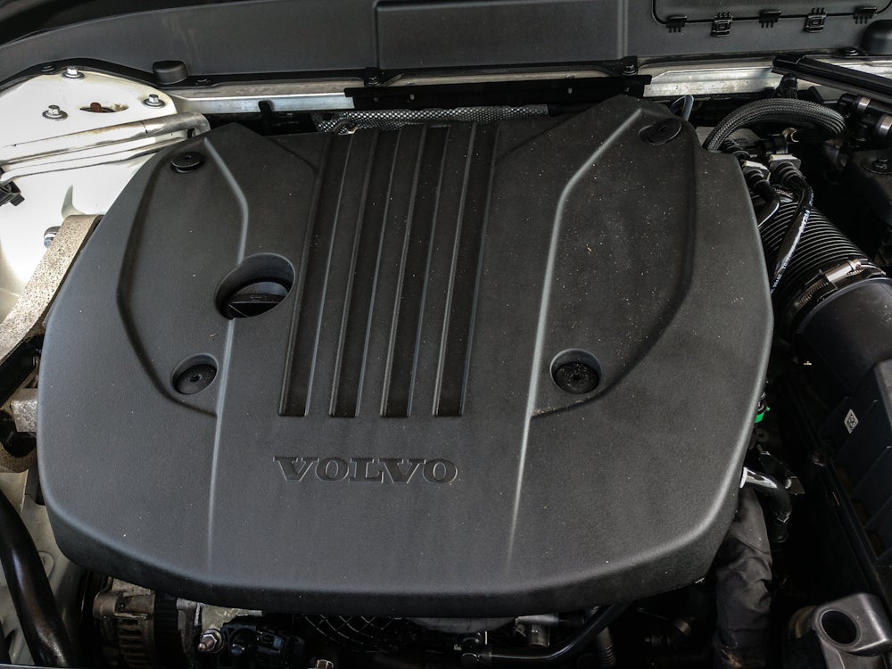 2023 Volvo XC60 Plus Dark Theme