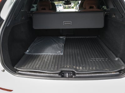 2023 Volvo XC60 Plus Dark Theme