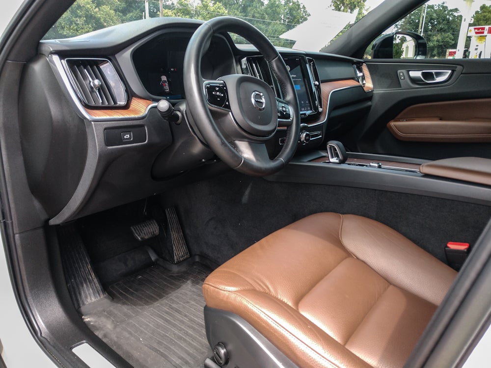 2023 Volvo XC60 Plus Dark Theme